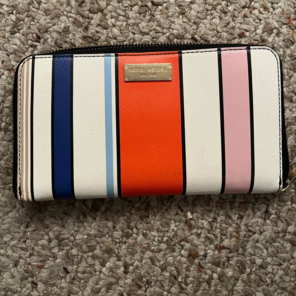 Henri Bendel Wallet